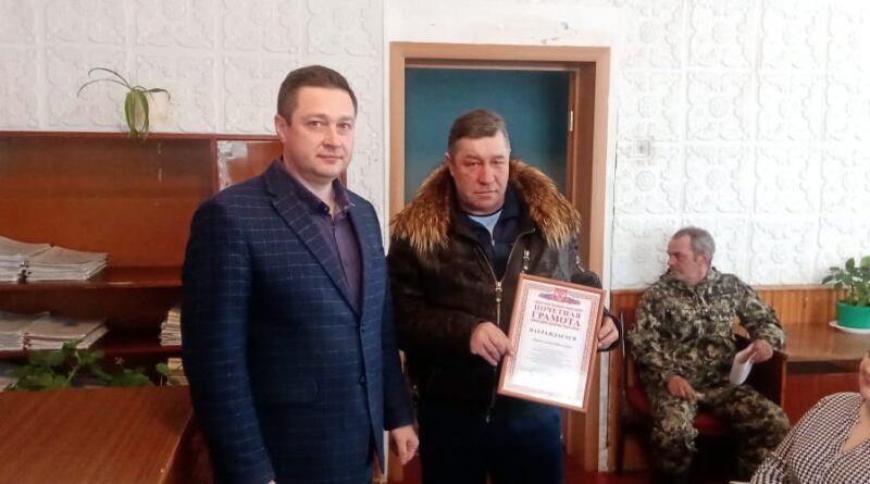 Награды получали коммунальщики в Усть-Пристанском районе. (Фоторепортаж)