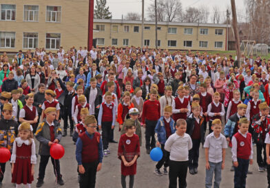 В преддверии Дня Великой Победы в Усть-Пристанской школе прошли патриотические мероприятия. Фоторепортаж