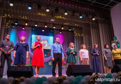 В честь 100-летия Усть-Пристанской ЦРБ состоялся праздничный концерт. Фоторепортаж